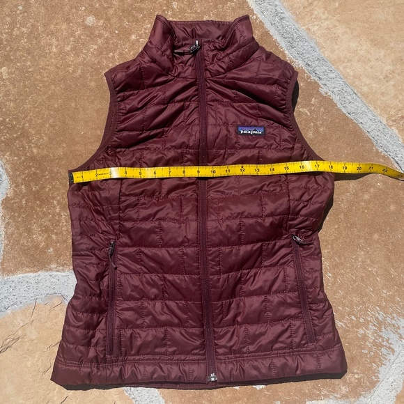 EUC Patagonia women’s Nano Puff Insulated Vest (Small/Burgundy Maroon) - Picture 10 of 11